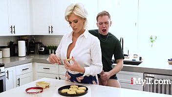 Play Begging Step Mom To Do The #Cuminyourmomchallenge - Charli Phoenix