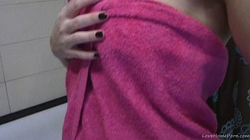 Play Old Wife Shows Off Big Tits And Masturbates