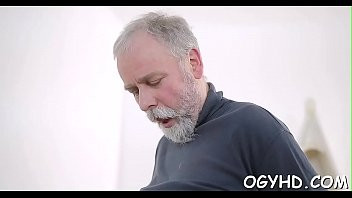 Play Old cat explores juvenile gap