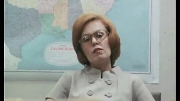 Play Old School Teacher Mom Gives Her Inexperienced Son An Anatomy Lesson