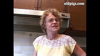 Play Old housewife sucking a young cock