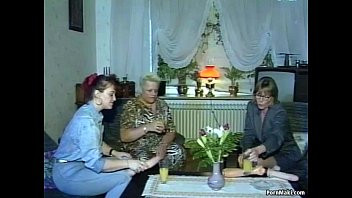 Play Hardcore groupsex with grannies