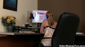 Play Pantyhose and porn get mom soaked