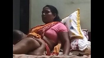 Play Ambathur Tamil 45 yrs old married hot housemaid aunty Mrs. Kalavathi Rangasamy’s cunt licked by her house owner super hit viral porn video # 29.10.2017.